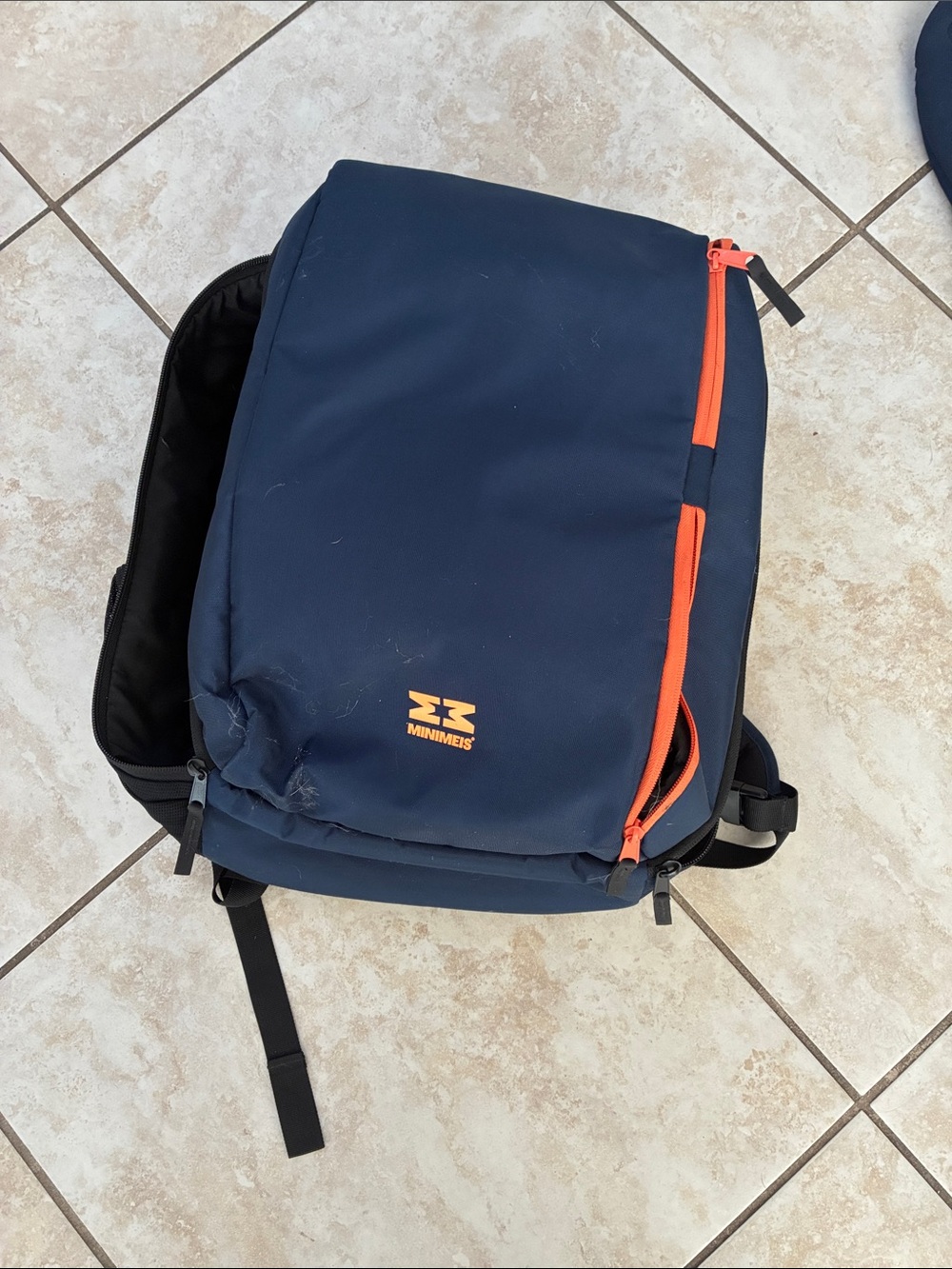 Minimeis shoulder carrier